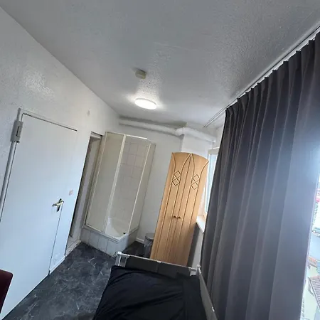 Hotel Main Crown
